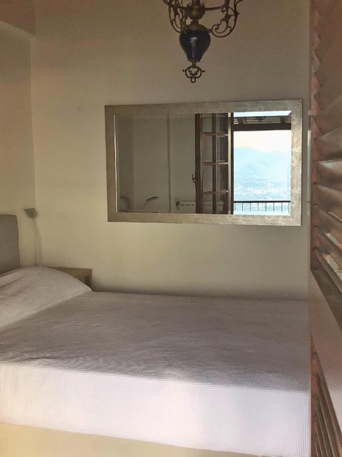 Gaia Guest House Каламата Экстерьер фото