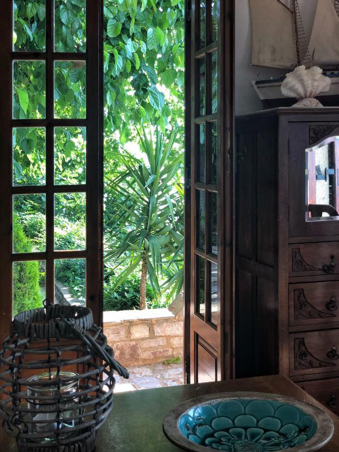 Gaia Guest House Каламата Экстерьер фото